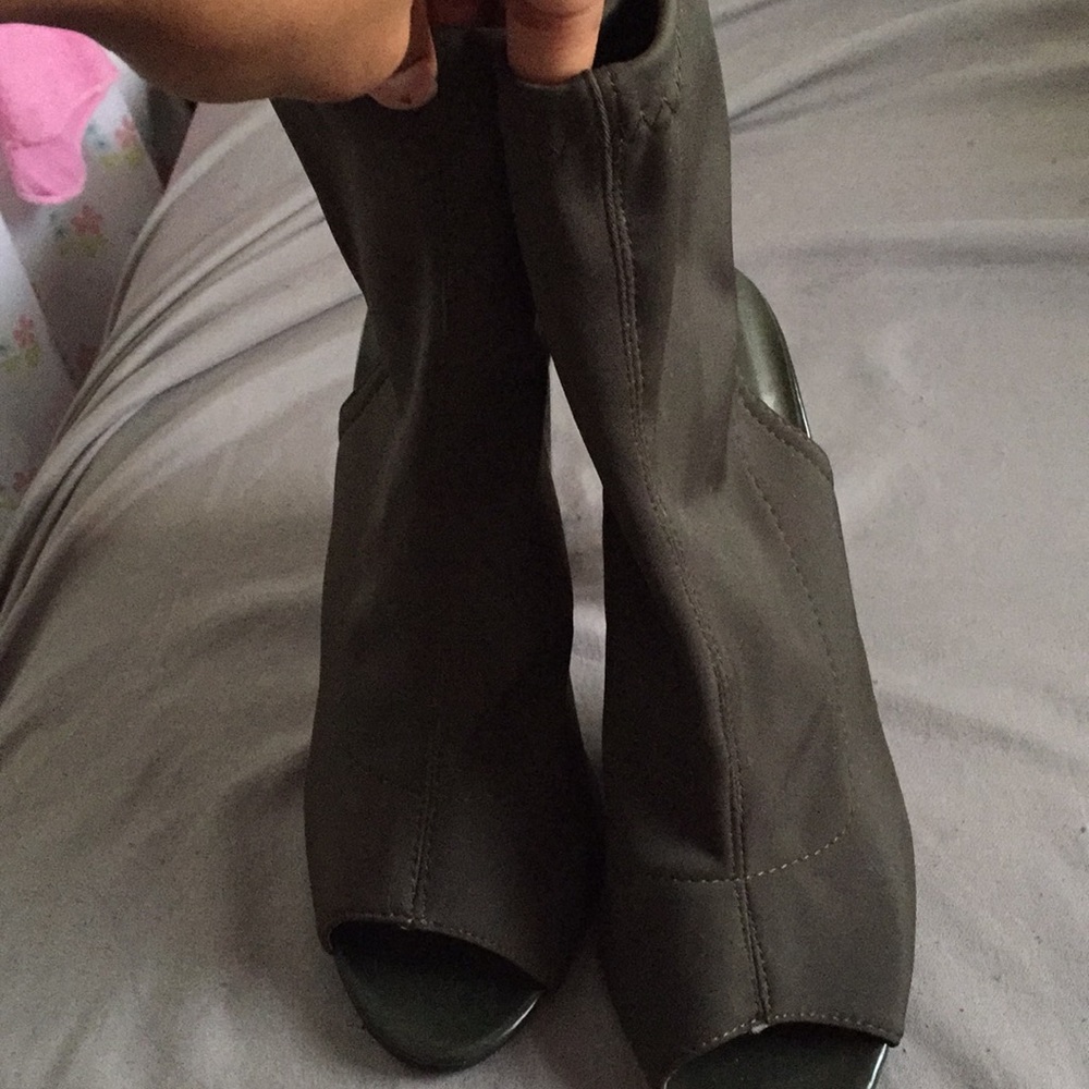Fitted booties